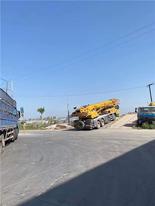 广丰区25吨吊车的租赁价格大概是多少？