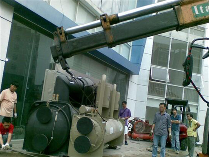 广丰区随车吊和汽车吊的核心区别是什么？哪种更省钱？