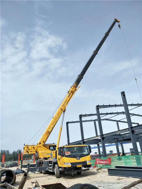 广丰区超高层建筑钢结构吊装案例